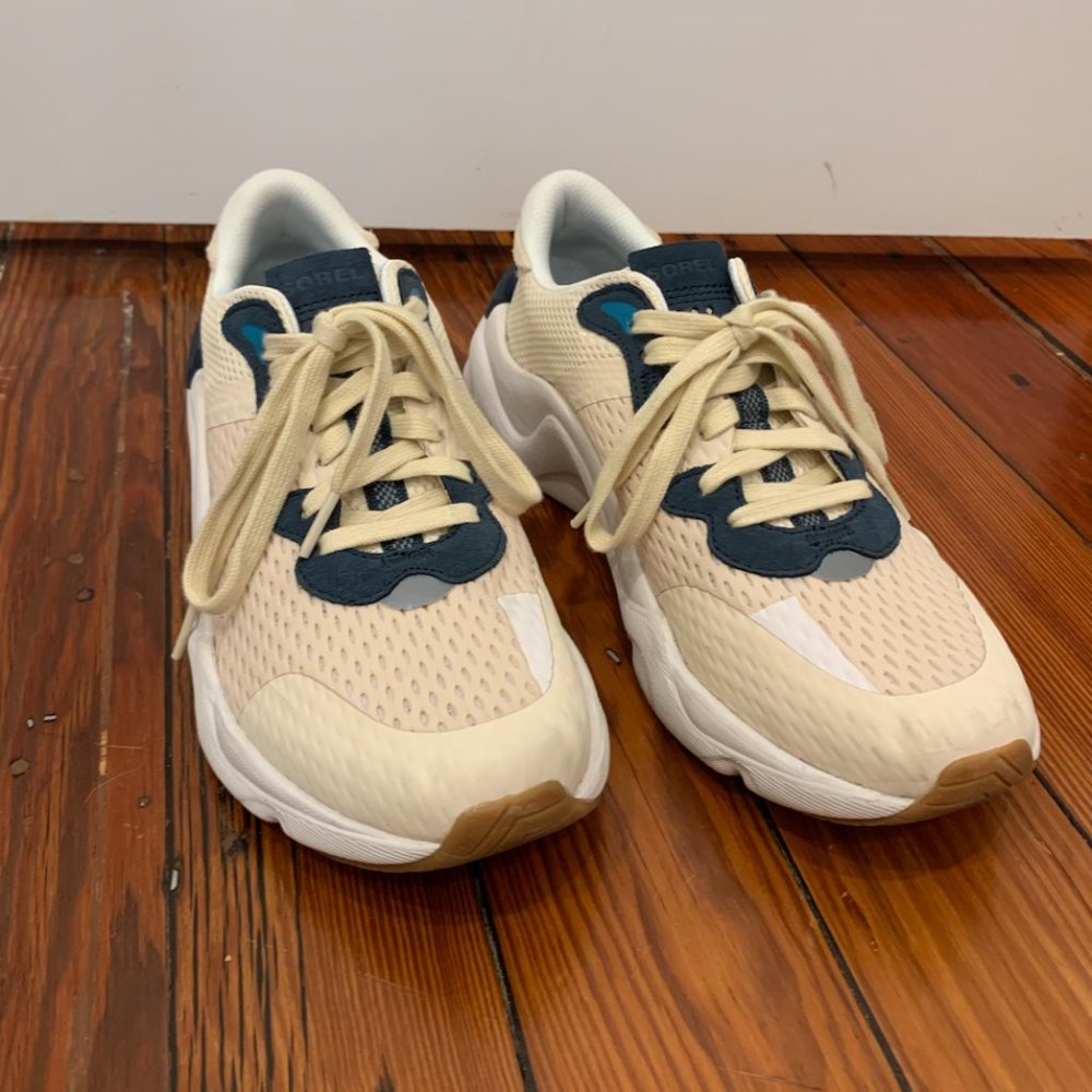 Womens size 10 Sorel kinetic rnegd lace sneaker